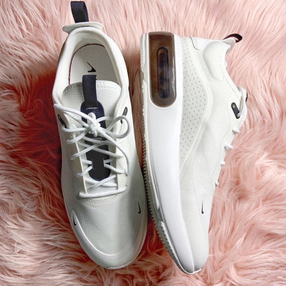 New Nike Women’s Air Max Dia Sneakers - Picture 3 of 4